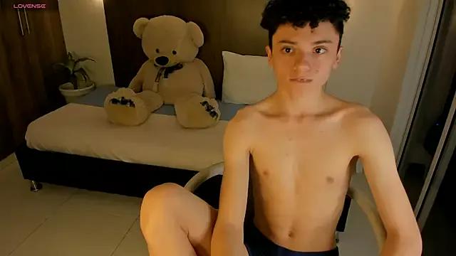 Alex_salvattore from StripChat is Freechat