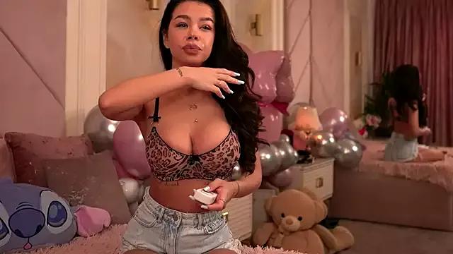 Alexaheyess from StripChat is Freechat