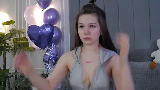 AliceAsh from StripChat is Freechat