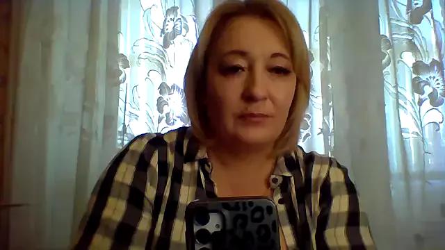 ArielXLoveresss from StripChat is Freechat