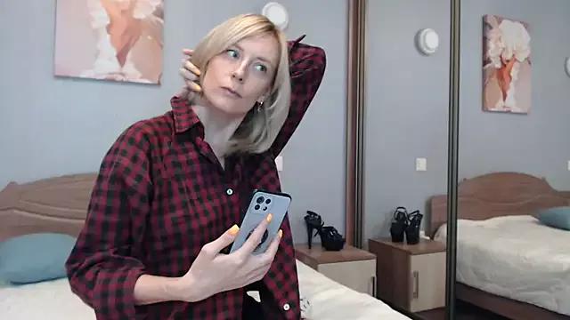 AvelinaLeoni from StripChat is Freechat