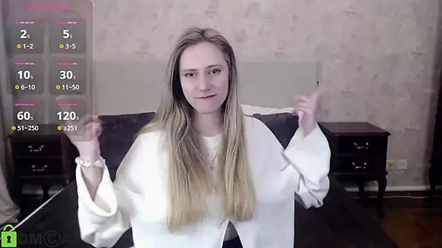 blondyriss from StripChat is Freechat