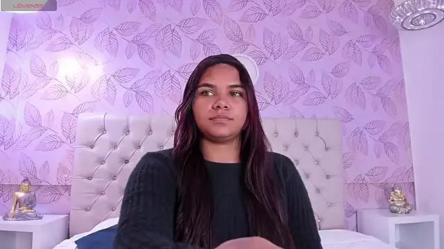 Carolina_Evanss from StripChat is Freechat