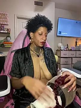 Cherrireddoll from StripChat is Freechat