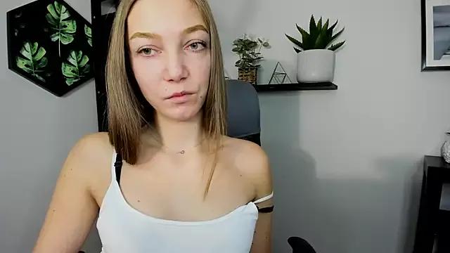 EmillyPlay from StripChat is Freechat