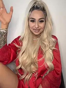 GoldenAmber from StripChat is Freechat