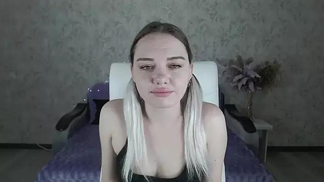 GraceLouren from StripChat is Freechat