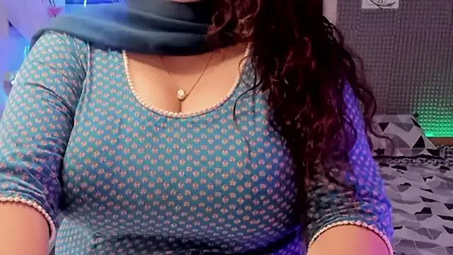 Gulabi_Queen from StripChat is Freechat