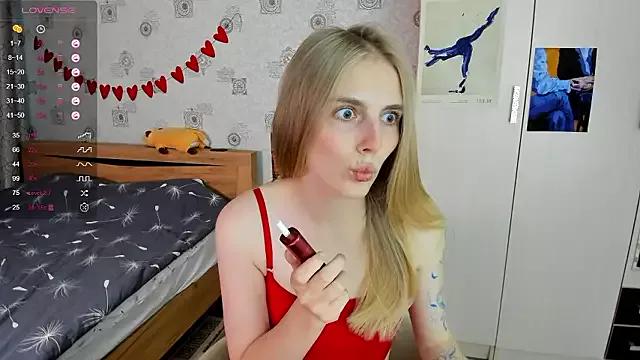 HalieCross from StripChat is Freechat