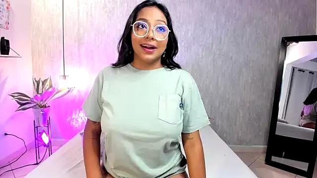 isabella_zc from StripChat is Freechat