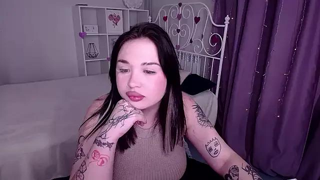 KrisMoss from StripChat is Freechat