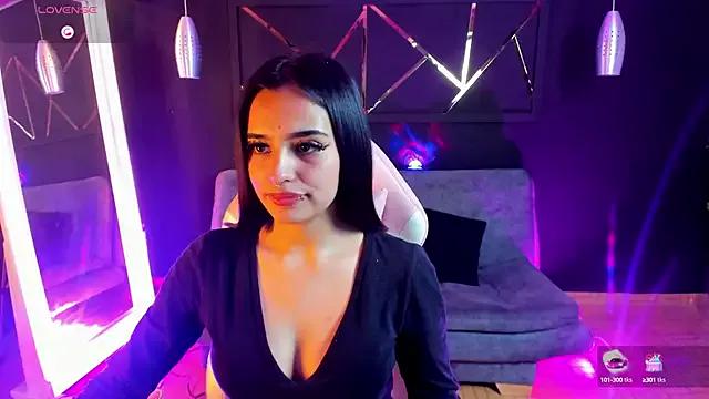 laura_hentaii from StripChat is Freechat