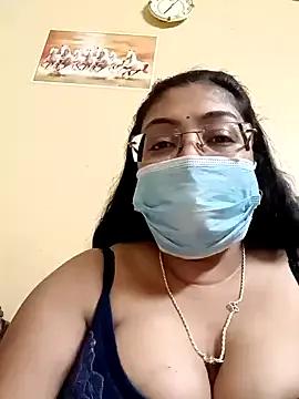 LAVERNIYA_ from StripChat is Freechat