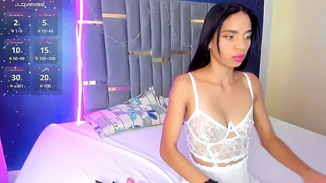 LindsayPetite from StripChat is Freechat