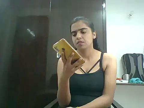 Loveuu-queen from StripChat is Freechat