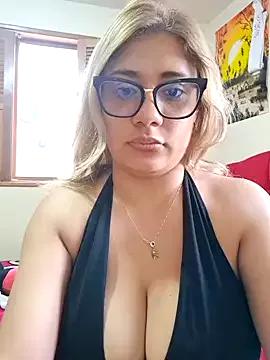 Luna--95 from StripChat is Freechat