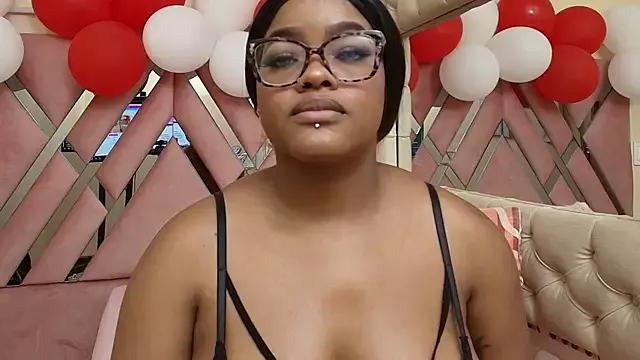 luna_lyon from StripChat is Freechat