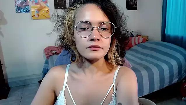 LustyBunnee from StripChat is Freechat