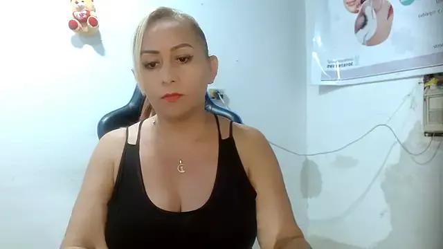 mariana0x from StripChat is Freechat