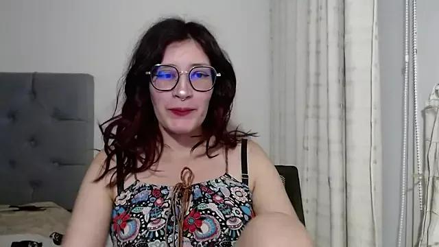 mariana124- from StripChat is Freechat