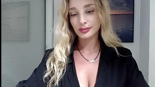 MarilynFlowers from StripChat is Freechat