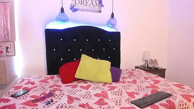 Melany__dreams from StripChat is Freechat