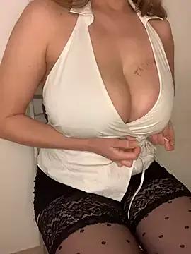 Nayafreaky from StripChat is Freechat