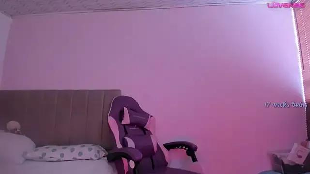 nicole_twinspregnancy from StripChat is Freechat