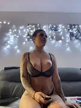 NicolleJay from StripChat is Freechat