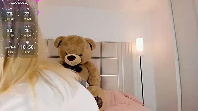 saraamiller_ from StripChat is Freechat