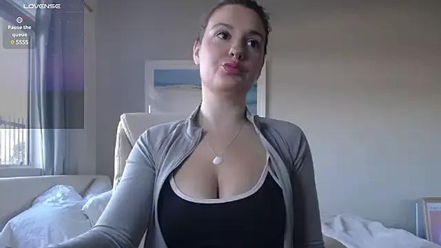 selina_baby from StripChat is Freechat