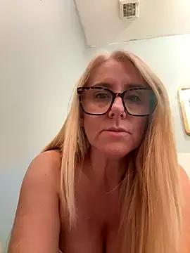 SophiaHillUK from StripChat is Freechat