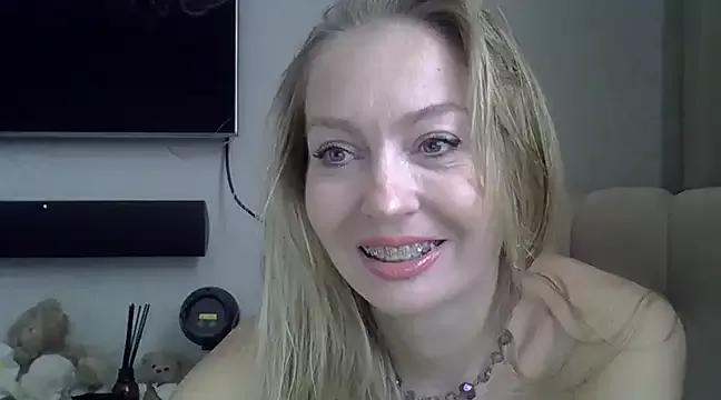 ZarinaSwift from StripChat is Freechat